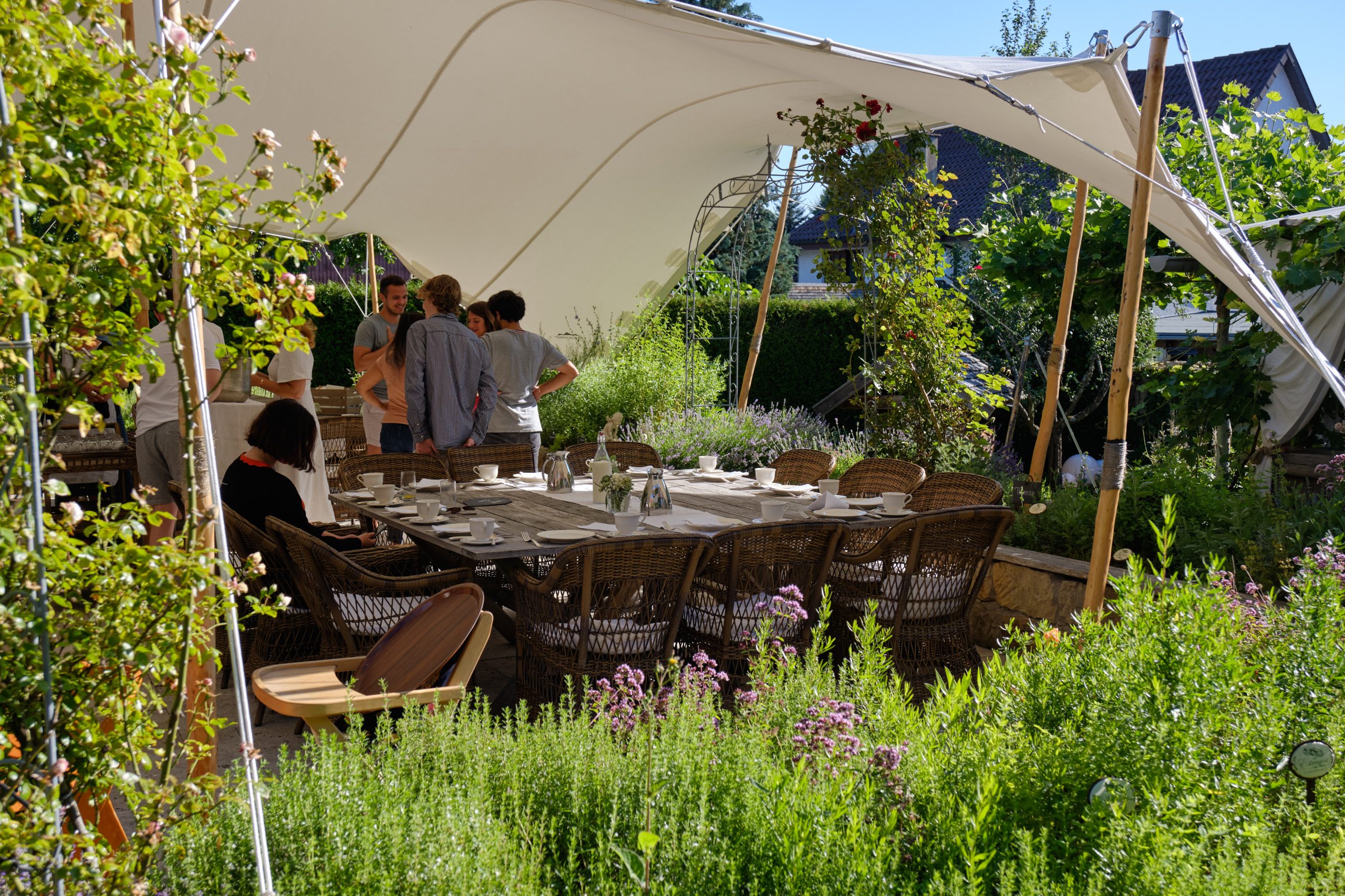 So. 28.06.2026 Happy Sunday - Das Sonntagsessen mit Familie & Freunden