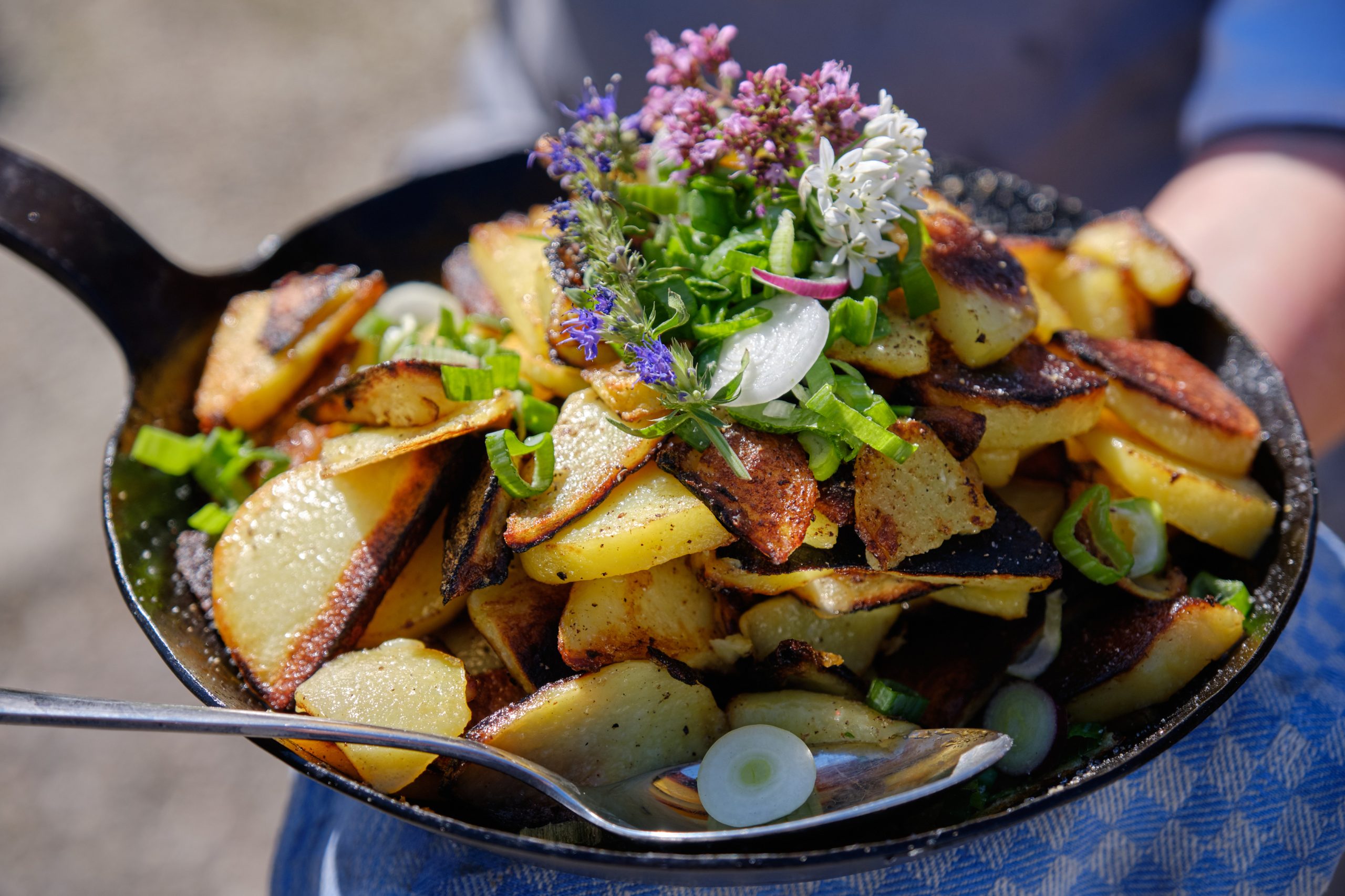 So. 01.03.2026 Happy Sunday - Das Sonntagsessen mit Familie & Freunden